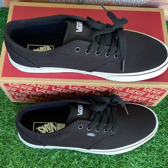 Vans WMNS Atwood
(Canvas) Black/White
VN000TUY187
Sneakers - Picture 5 of 16